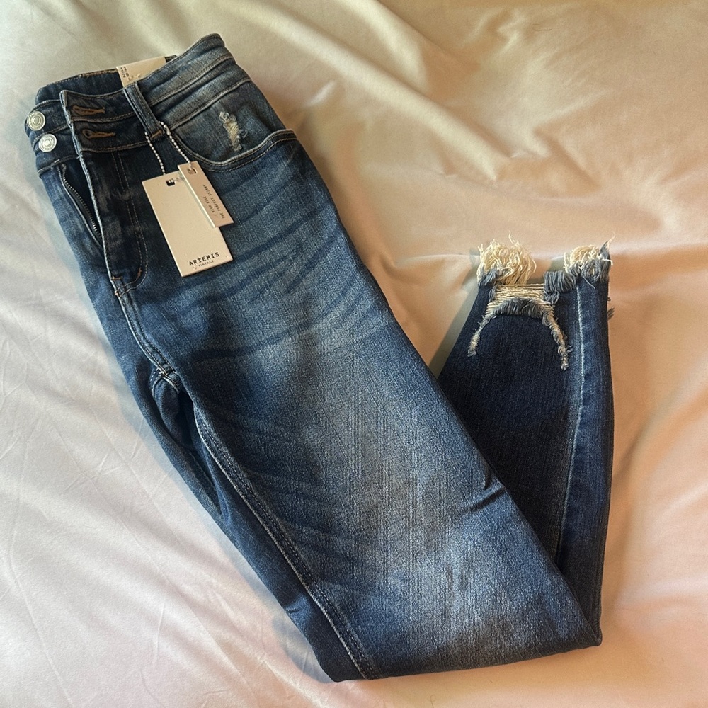 NWT Artemis Design Co. Dark Blue skinny high rise Jeans “the modern curvy”